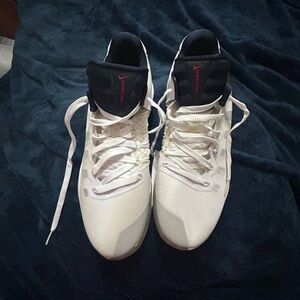 Nike White Athletic Shoes Sleek Design